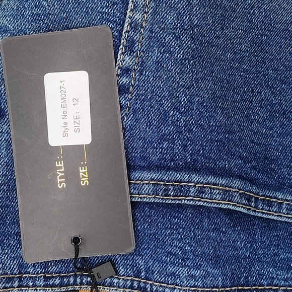 Lucky & Blessed || Boyfriend Denim Shorts - Picture 4 of 6